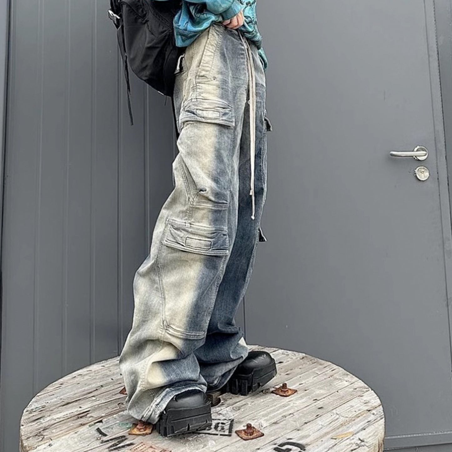 Washed Multi-pocket Gradient Jeans